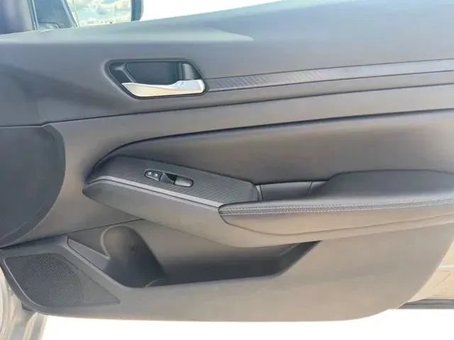 Used 2024 Nissan Altima 2.5 SV FWD image 15