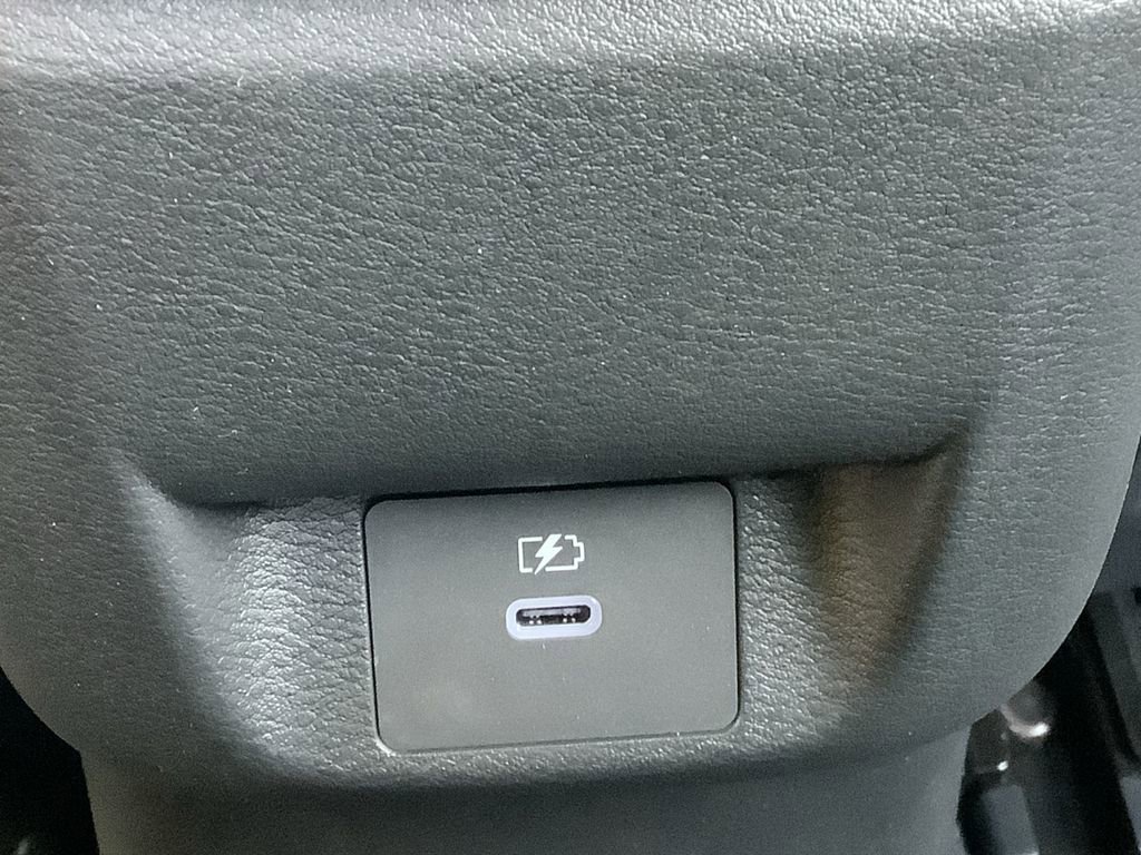 New 2025 Nissan Versa SV w/ Trunk Package FWD image 31