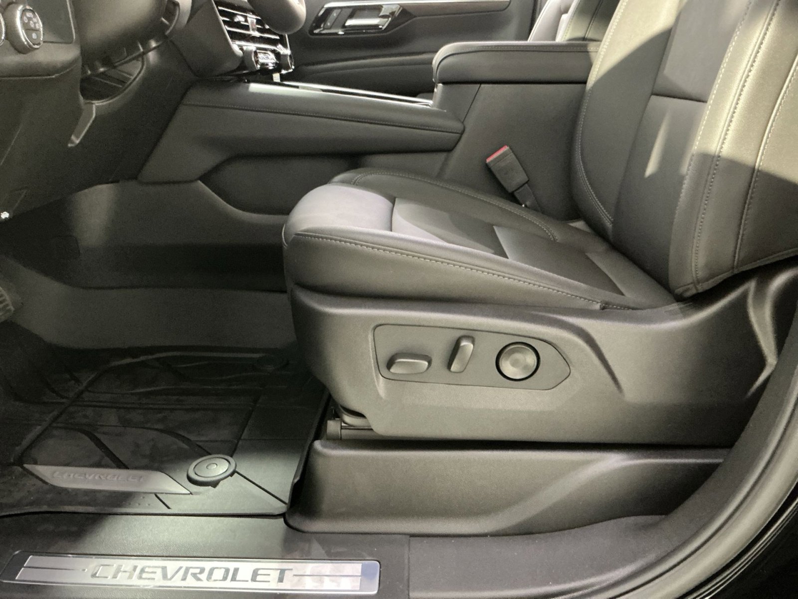 New 2026 Chevrolet Suburban Z71 image 22