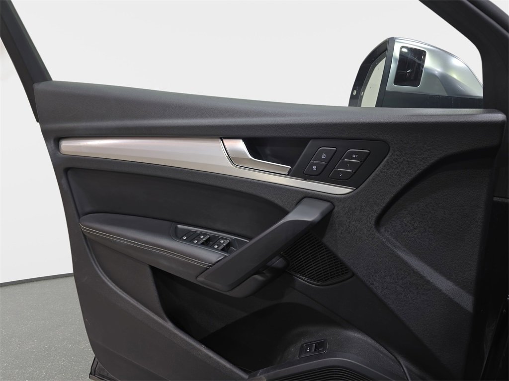 Used 2018 Audi SQ5 Prestige w/ Prestige Package image 28