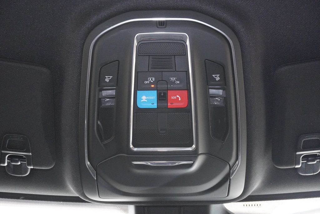 Used 2025 Jeep Grand Cherokee Laredo AWD/4WD image 19