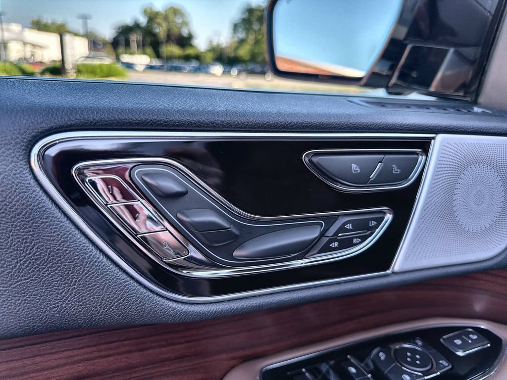 Used 2022 Lincoln Navigator Reserve AWD/4WD image 14
