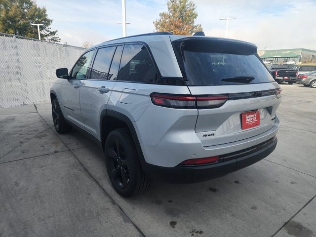 New 2025 Jeep Grand Cherokee Limited w/ Black Appearance Package image 24