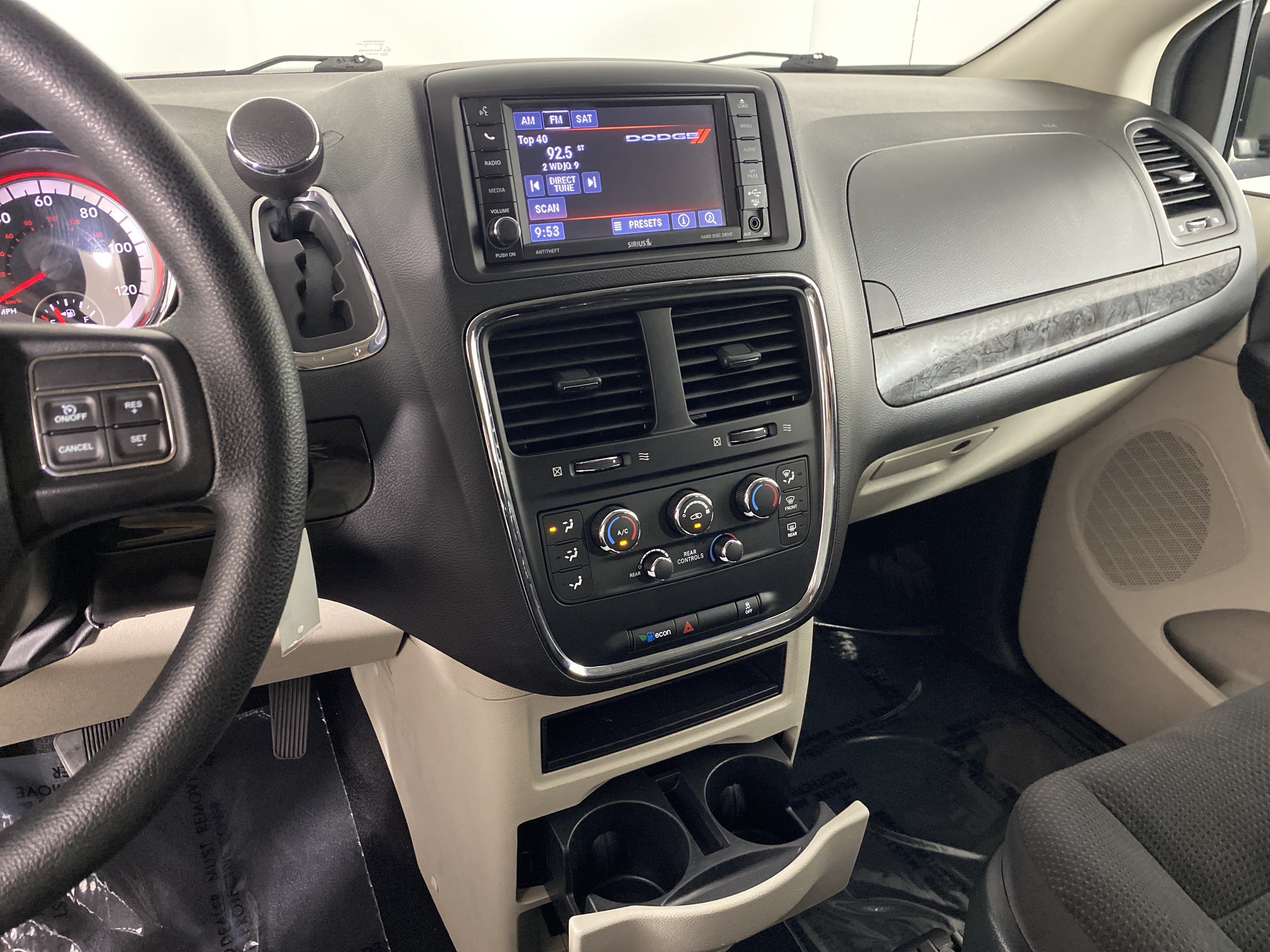 Used 2019 Dodge Grand Caravan SE w/ UConnect Hands-Free Group FWD image 33
