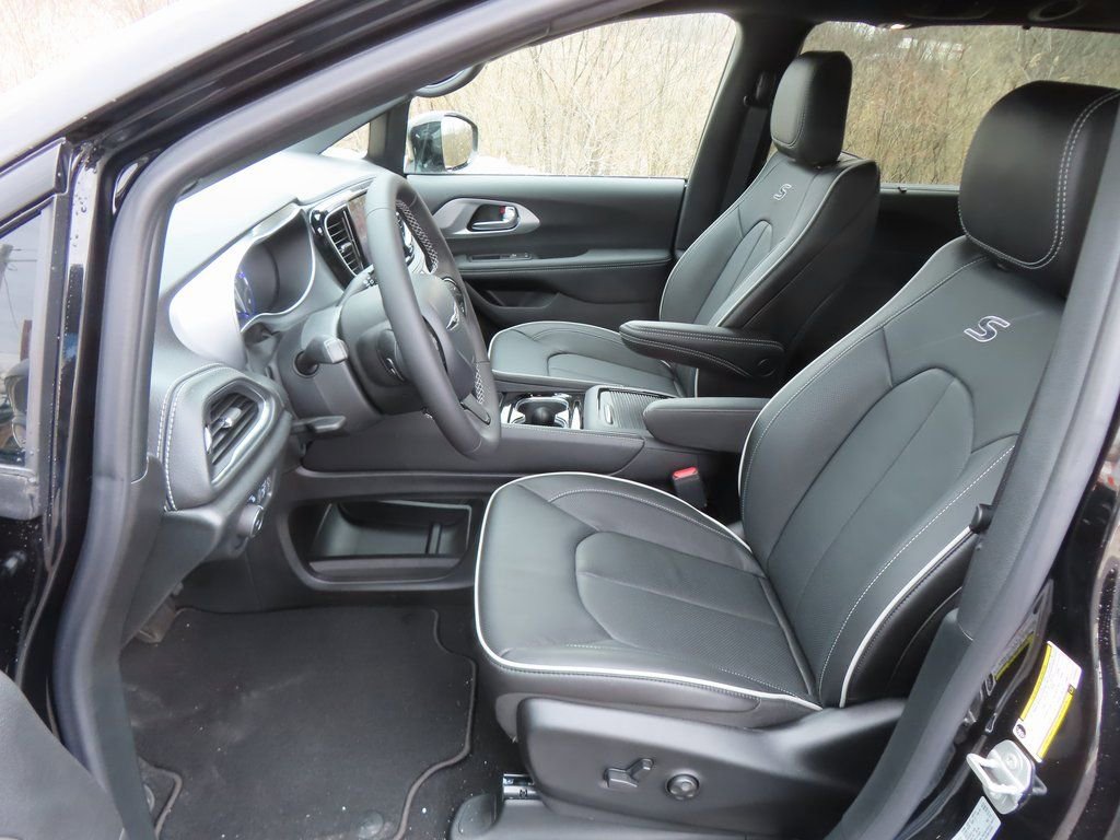New 2026 Chrysler Pacifica Limited w/ S Appearance Package image 21