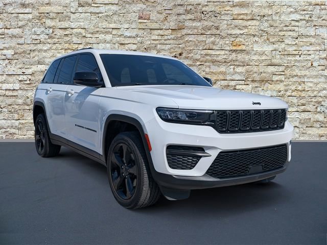 Used 2023 Jeep Grand Cherokee Altitude AWD/4WD image 1