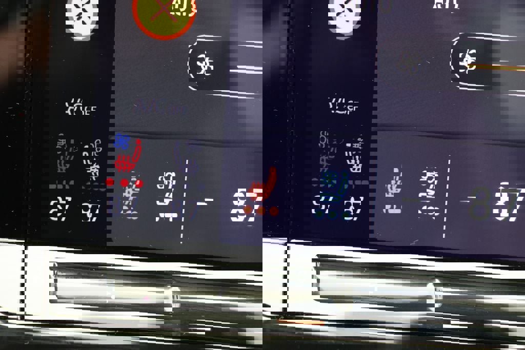 Used 2025 Volkswagen Atlas Peak Edition SE image 26