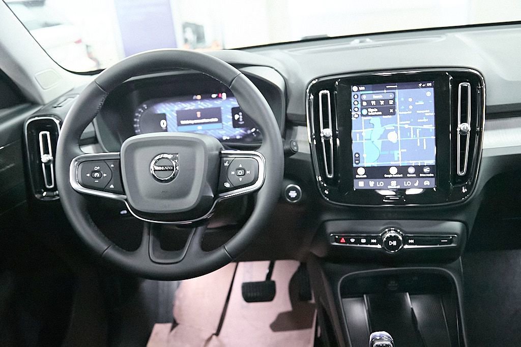 New 2026 Volvo XC40 B5 Ultra w/ Climate Package image 22