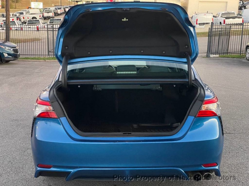 Used 2018 Toyota Camry SE image 9