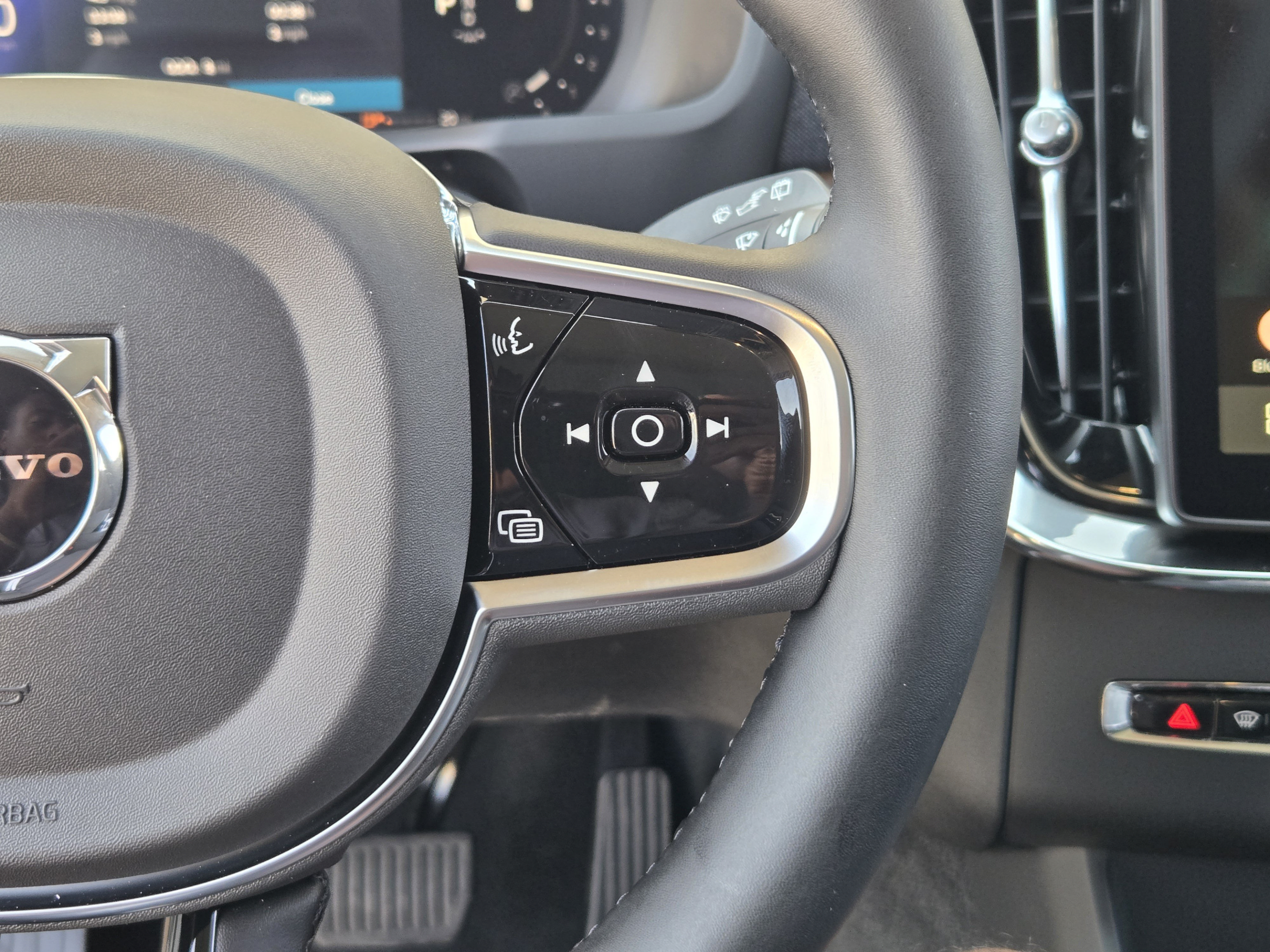 New 2027 Volvo XC90 B6 Ultra AWD/4WD image 24