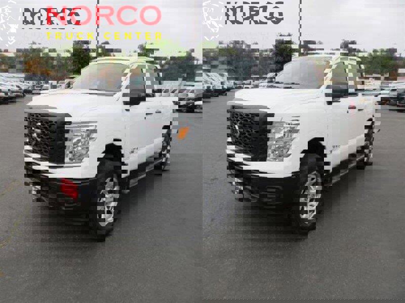 Used 2017 Nissan Titan S image 2