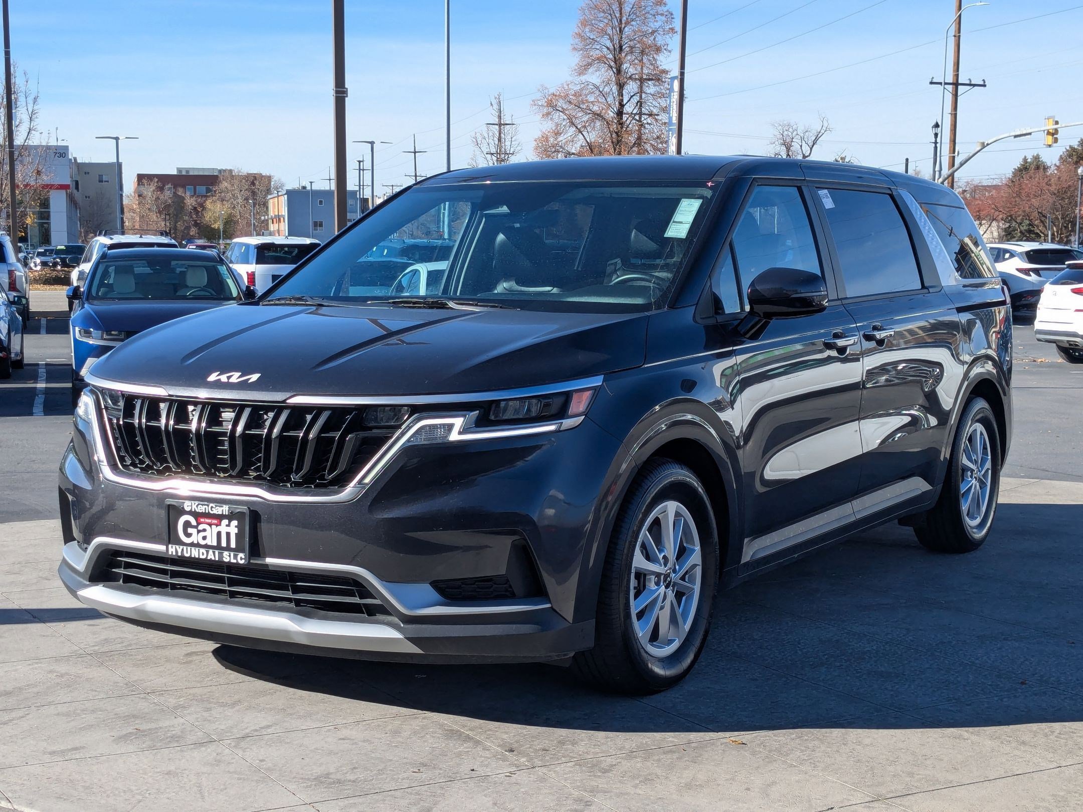 Used 2024 Kia Carnival LX image 10