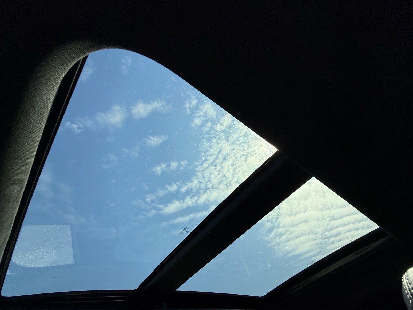 Used 2023 Chrysler Pacifica Limited w/ Uconnect Theater Family Group image 21