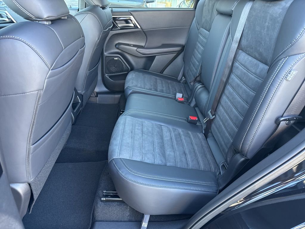 New 2025 Mitsubishi Outlander SE image 25