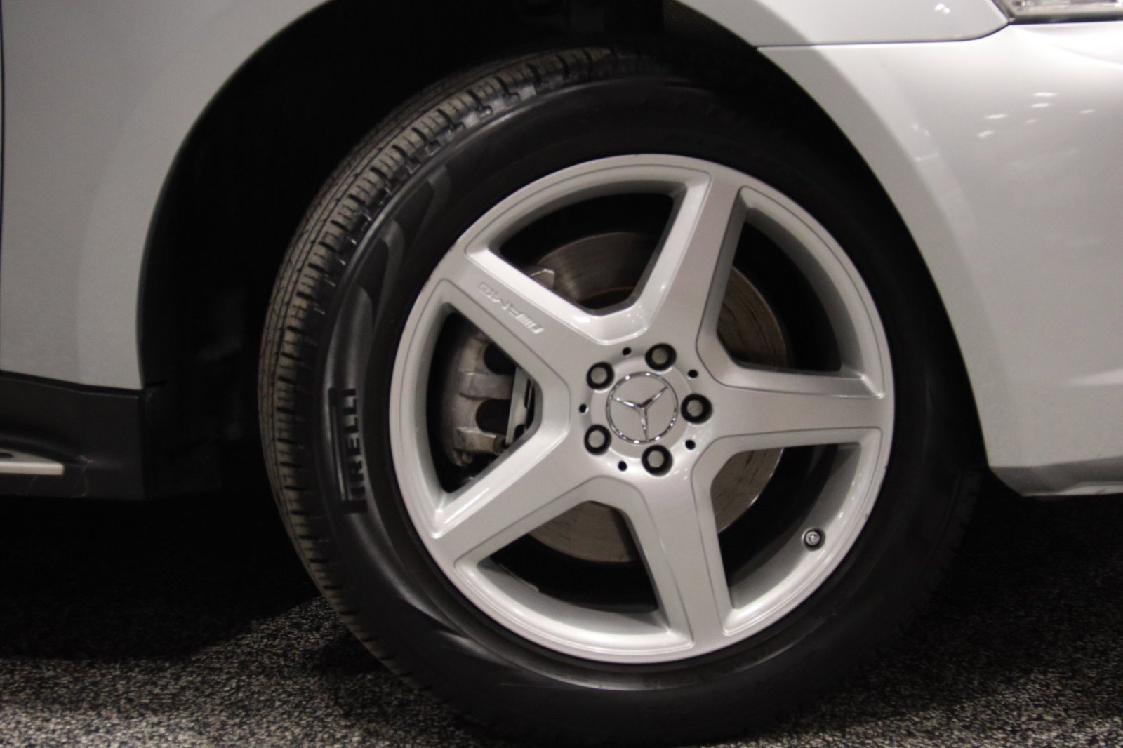 Used 2009 Mercedes-Benz ML 550 4MATIC image 4