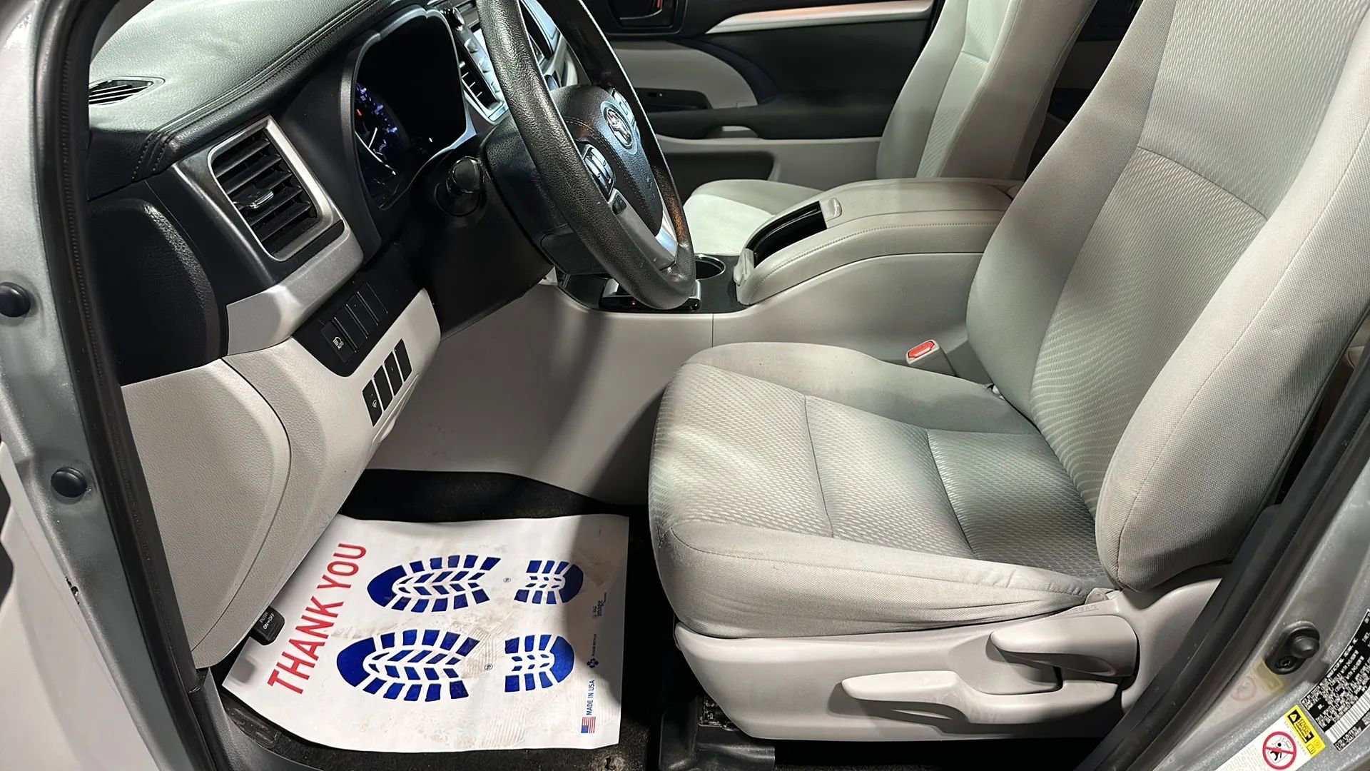 Used 2019 Toyota Highlander LE AWD/4WD image 9