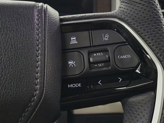 Used 2025 Toyota Sequoia Capstone AWD/4WD image 25