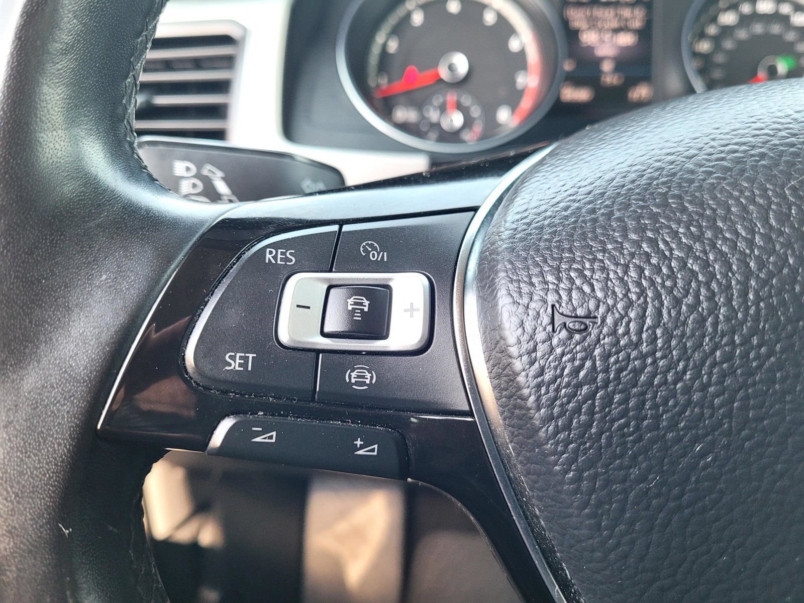 Used 2019 Volkswagen Atlas SE FWD image 32