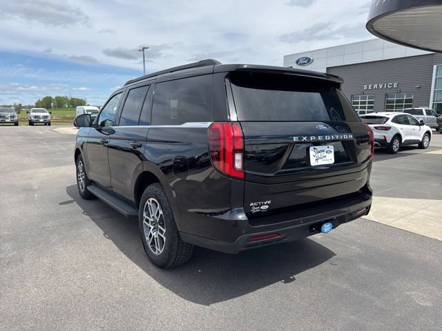 Used 2025 Ford Expedition Active AWD/4WD image 3