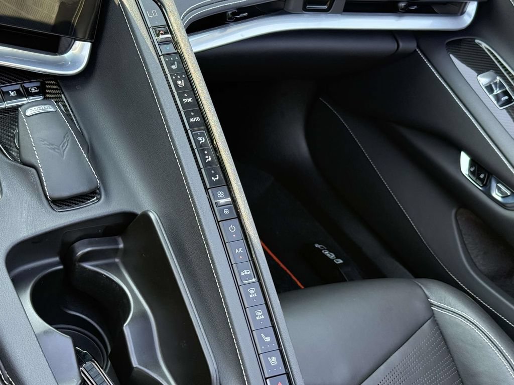 Used 2021 Chevrolet Corvette Stingray Preferred Conv w/ Z51 Performance Package RWD image 17