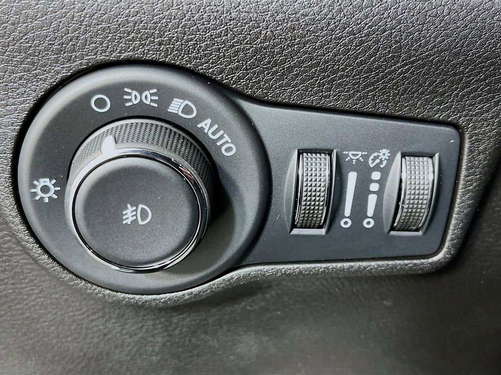 Used 2023 Jeep Compass Limited image 13