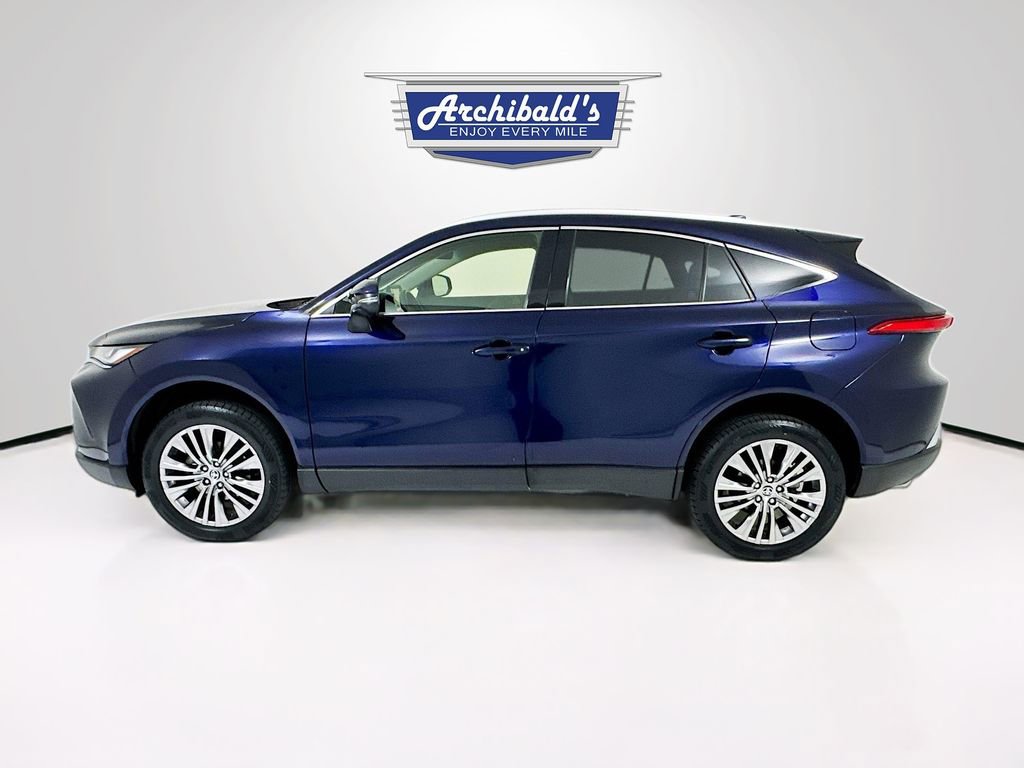 Used 2022 Toyota Venza XLE image 5