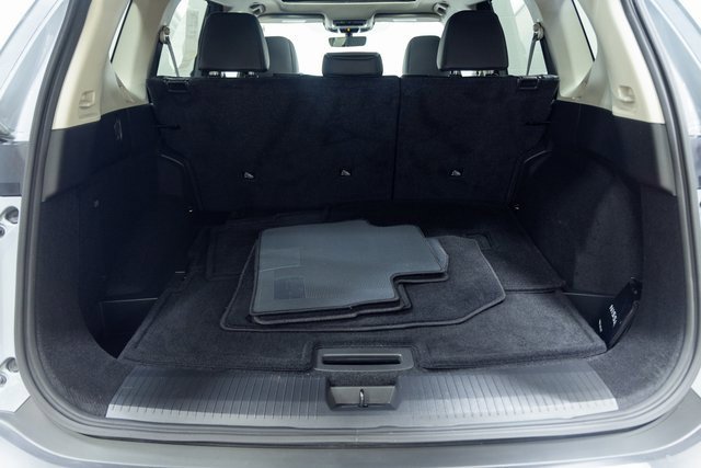 Used 2022 Nissan Rogue SL w/ SL Premium Package image 9