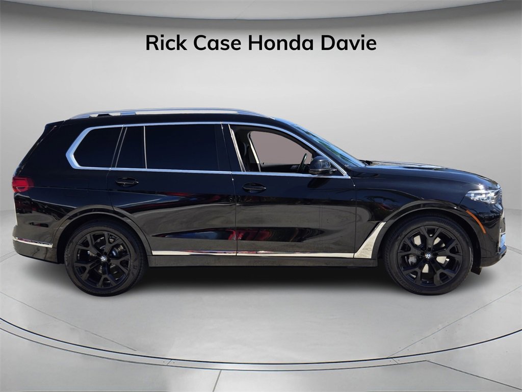 Used 2021 BMW X7 xDrive40i w/ Parking Assistance Package image 3