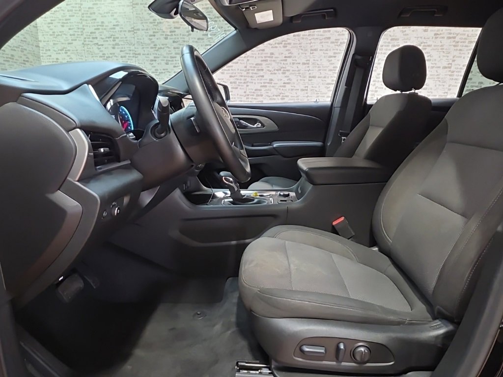 Used 2023 Chevrolet Traverse LT image 25