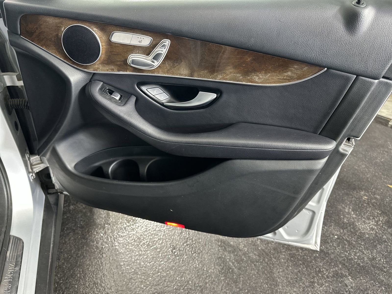 Used 2018 Mercedes-Benz GLC 300 4MATIC w/ Premium Package image 36