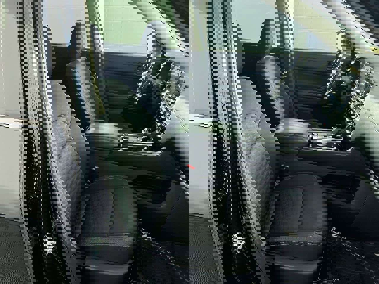 Used 2024 Nissan Pathfinder SV image 29