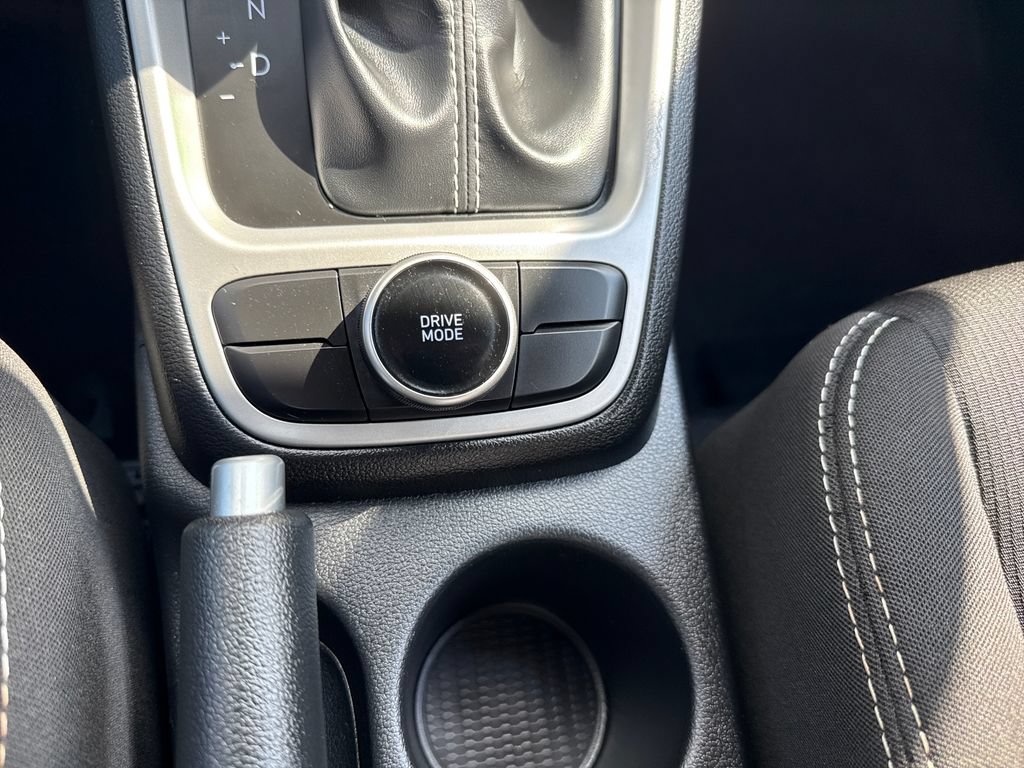 Used 2024 Hyundai Venue SEL FWD image 29