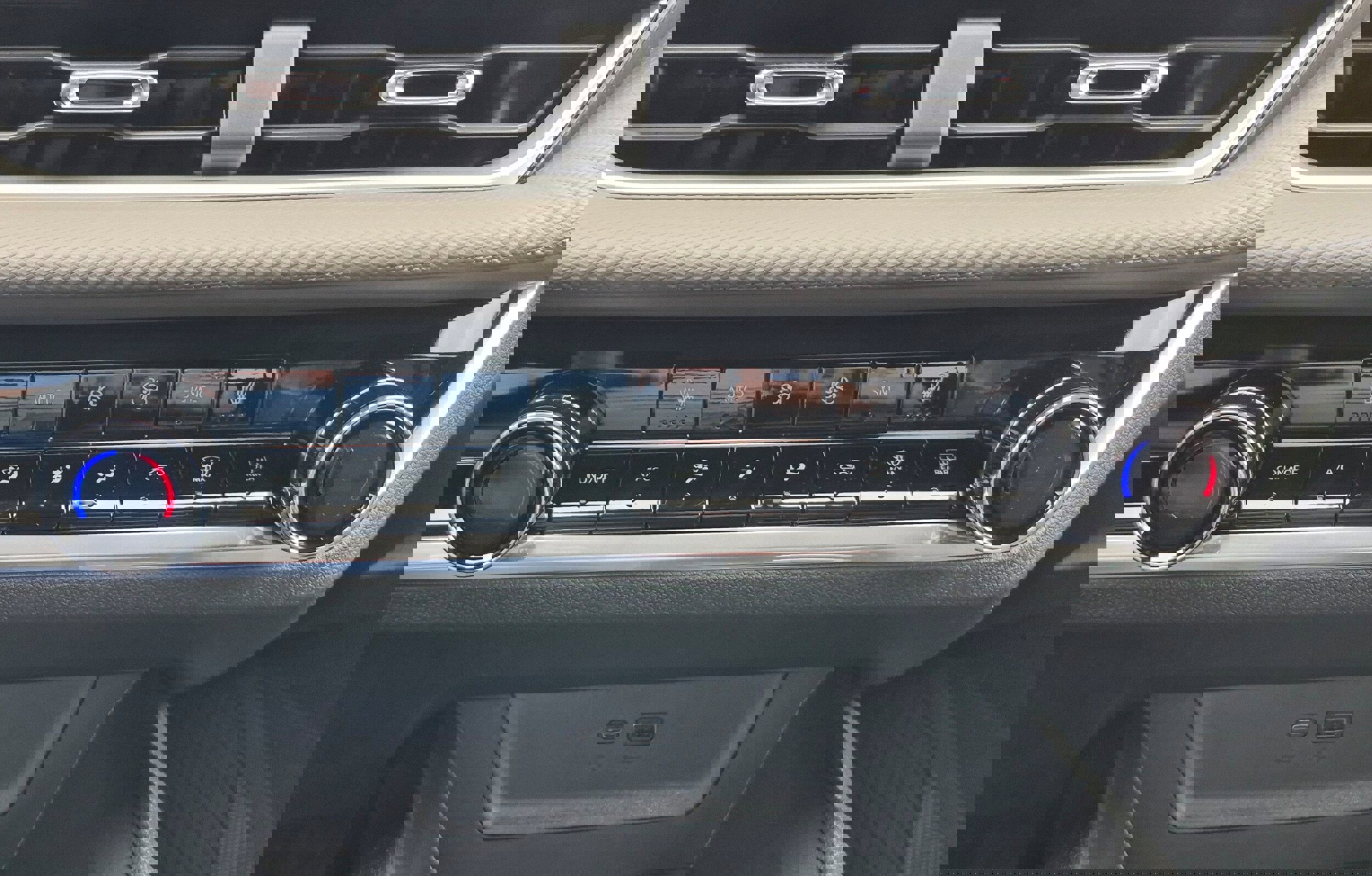 New 2026 Chevrolet Equinox LT w/ Convenience Package II image 8