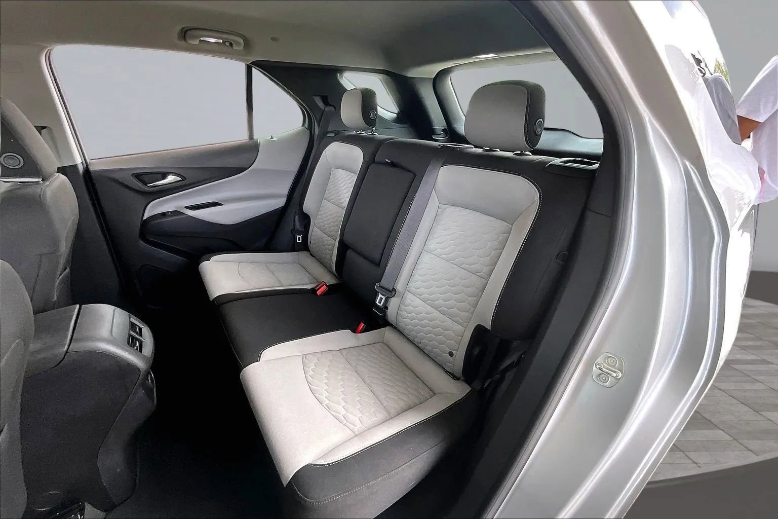 Used 2018 Chevrolet Equinox LS FWD image 19