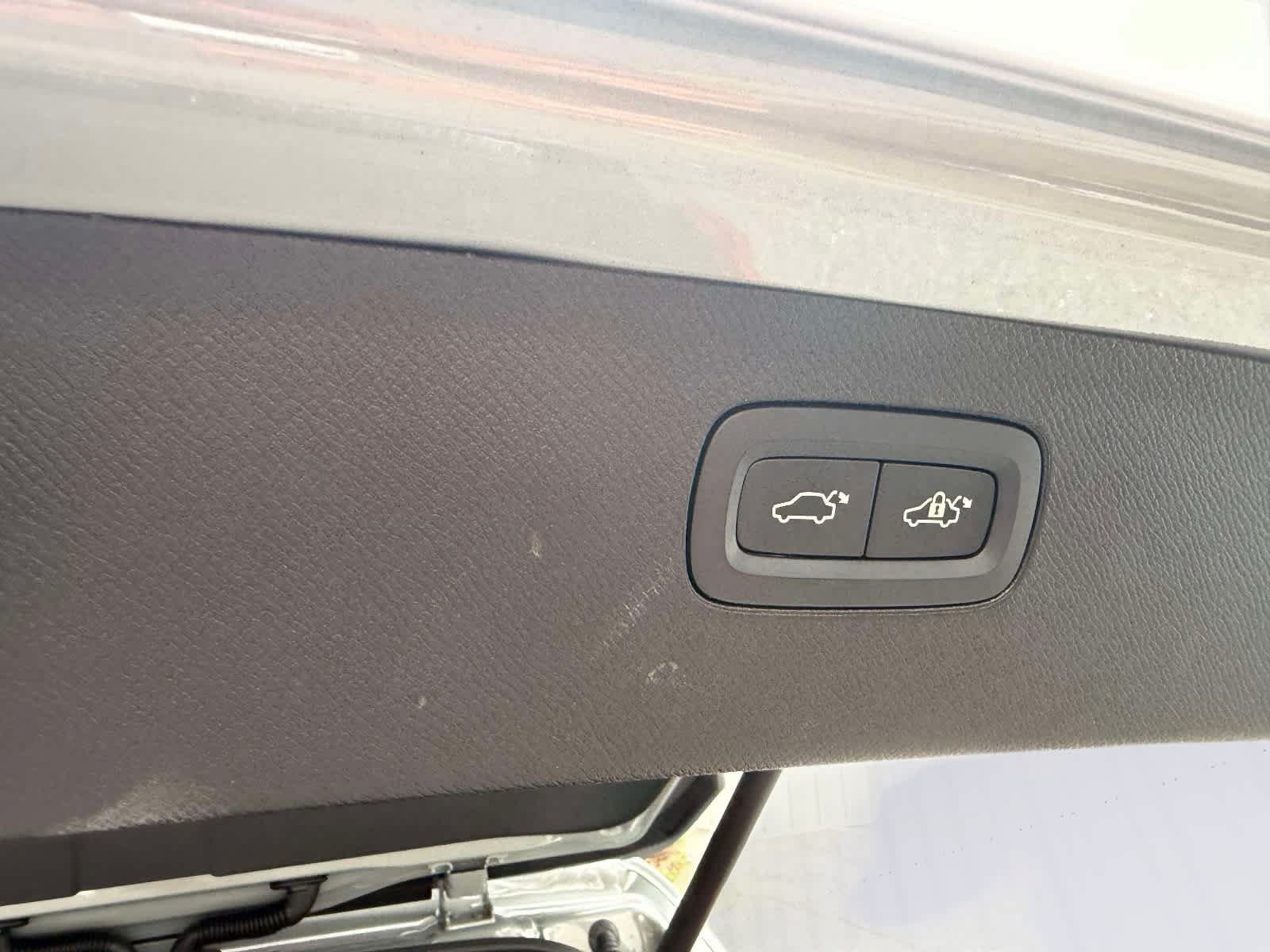 Used 2025 Volvo XC90 B6 Plus AWD/4WD image 14