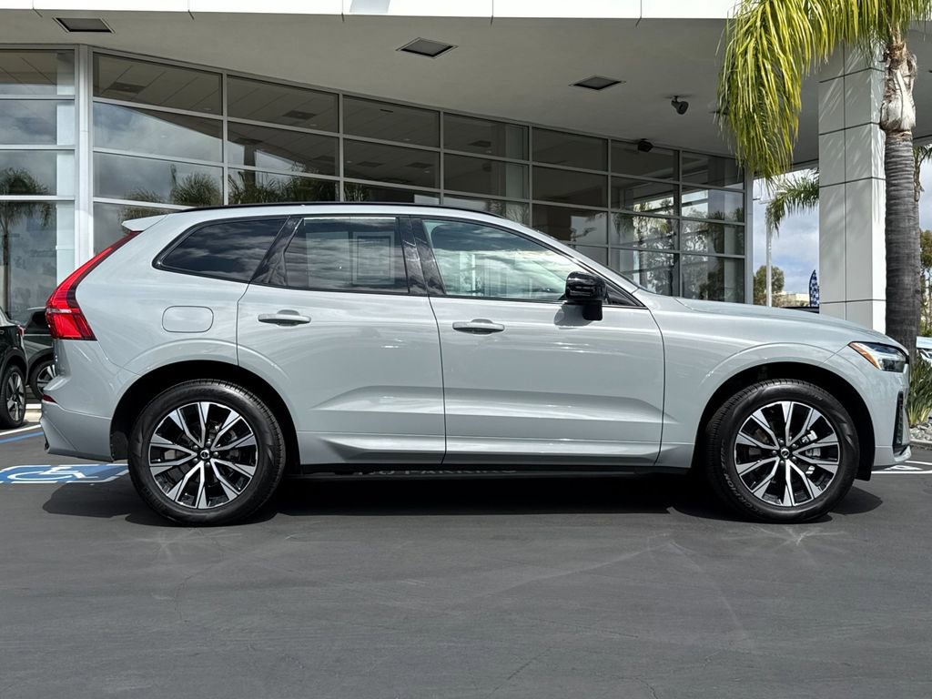 Certified 2025 Volvo XC60 B5 Core image 6