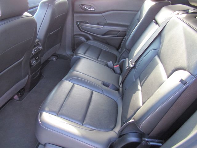 Used 2023 GMC Acadia SLT FWD image 18