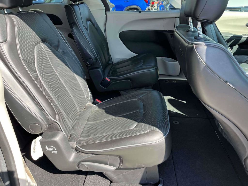 Used 2020 Chrysler Pacifica Limited FWD image 12