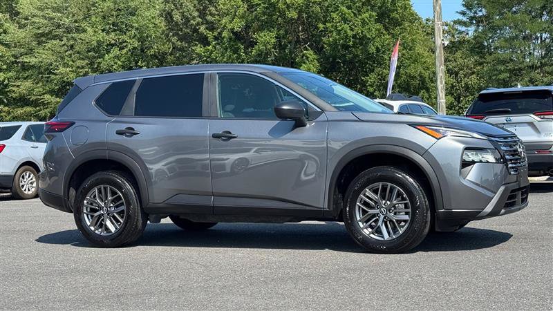 Used 2024 Nissan Rogue S AWD/4WD image 5