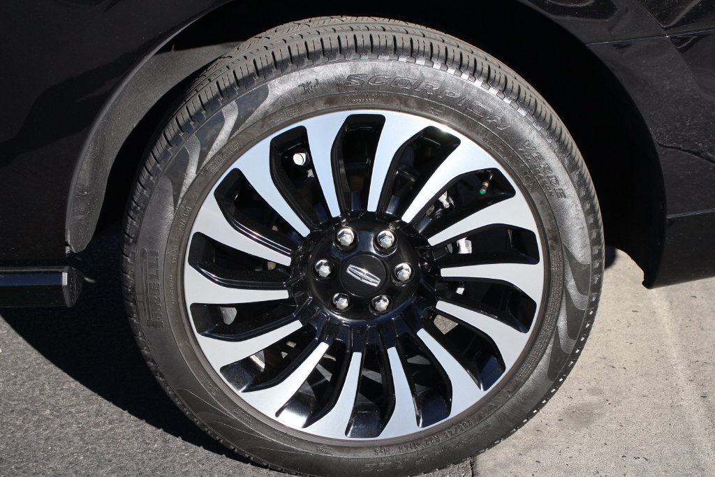Certified 2023 Lincoln Navigator Black Label AWD/4WD image 10