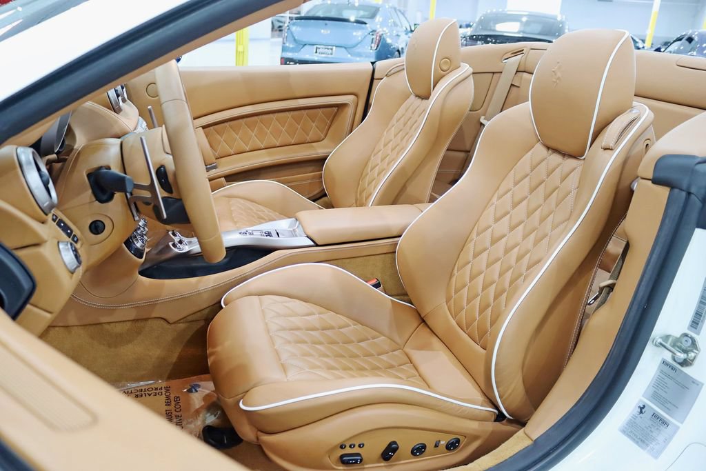 Used 2011 Ferrari California RWD image 27