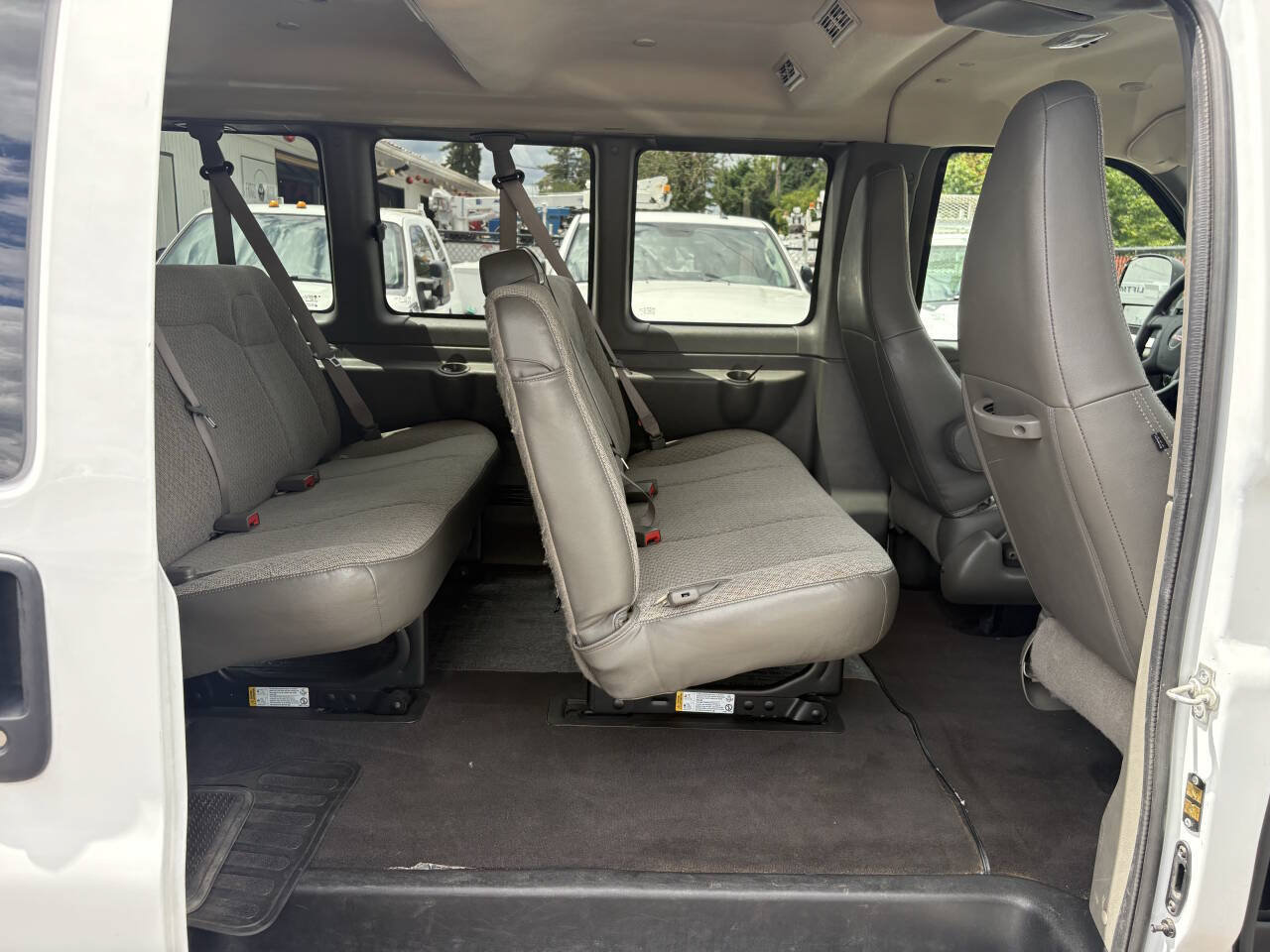 Used 2025 GMC Savana 3500 LT w/ LT Preferred Equipment Group RWD image 24