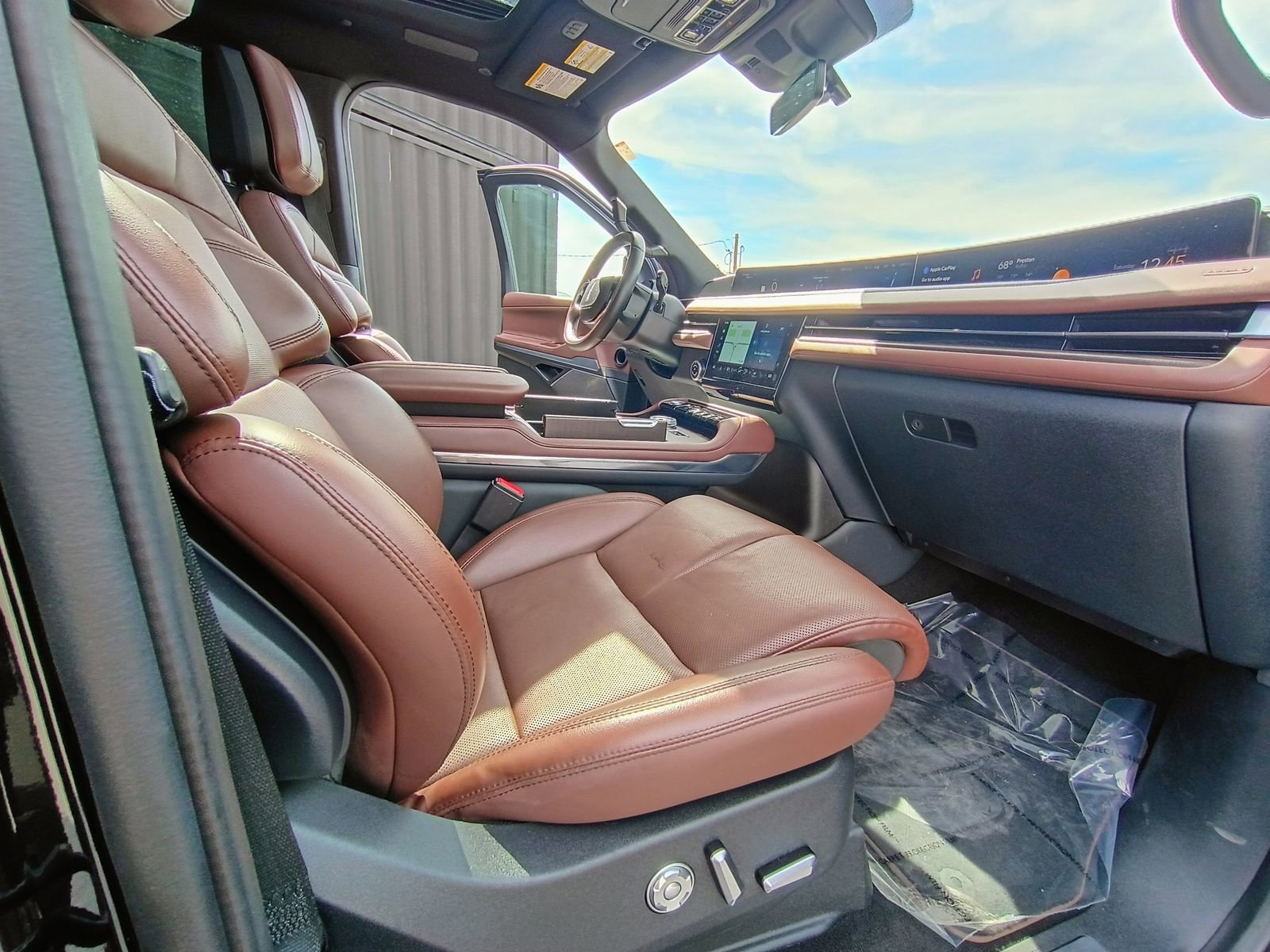 Used 2025 Lincoln Navigator Reserve image 34