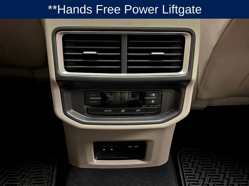 Used 2024 Volkswagen Atlas SE w/ Panoramic Sunroof Package AWD/4WD image 11