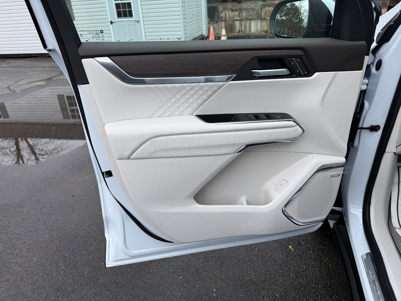 New 2026 GMC Acadia Denali w/ Super Cruise Package image 16