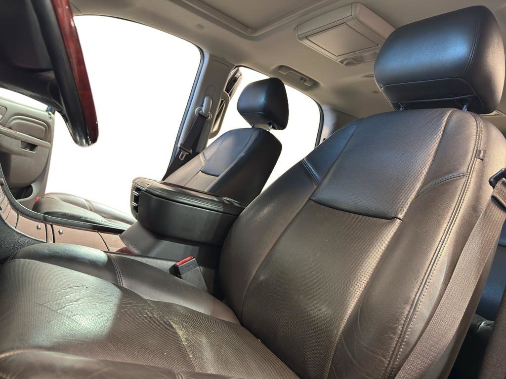 Used 2014 Cadillac Escalade Luxury AWD/4WD image 14