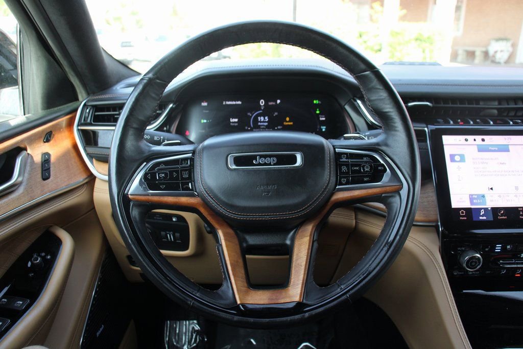 Used 2022 Jeep Grand Cherokee Summit AWD/4WD image 23