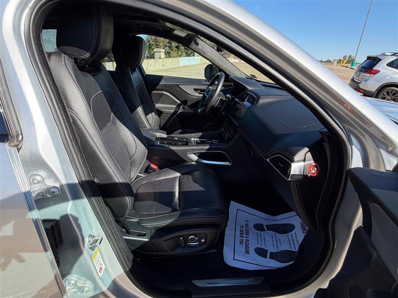 Used 2019 Jaguar F-PACE S image 39