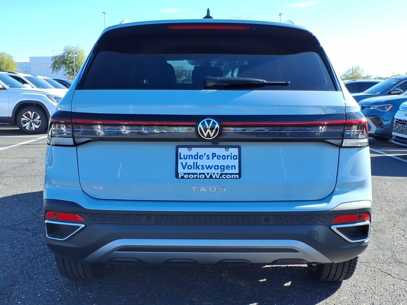 New 2026 Volkswagen Taos SE FWD image 4