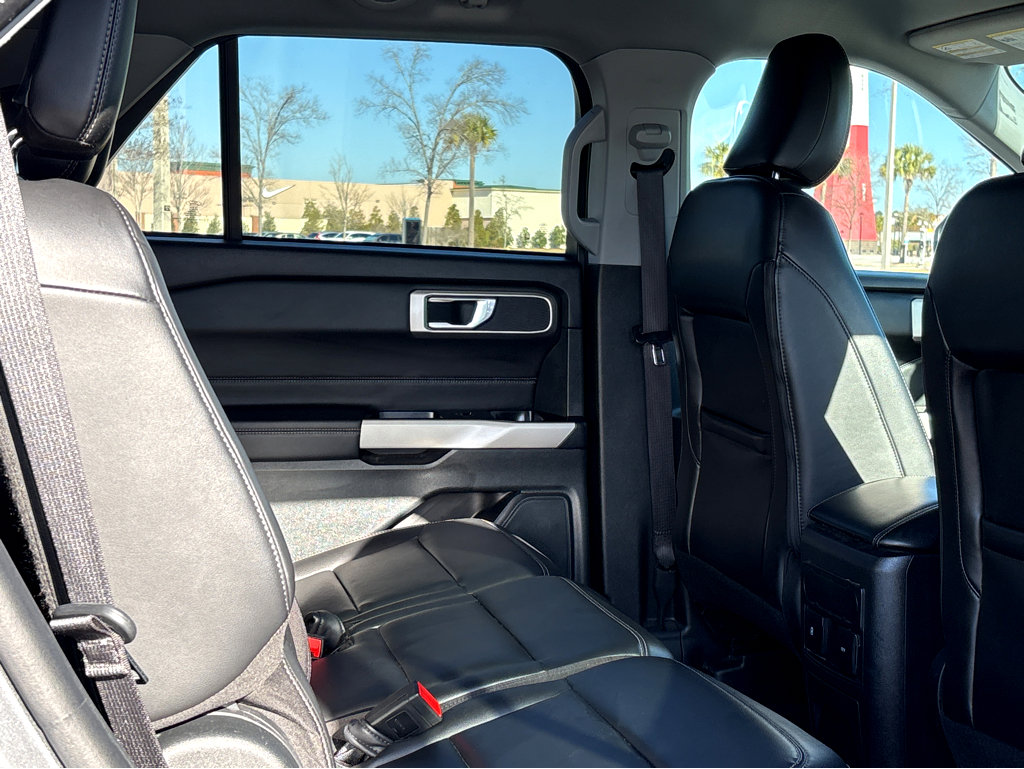 Used 2024 Ford Explorer XLT w/ Equipment Group 202A image 10